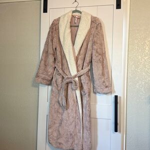 Cozy Gilligan & O'Malley Fleece Robe